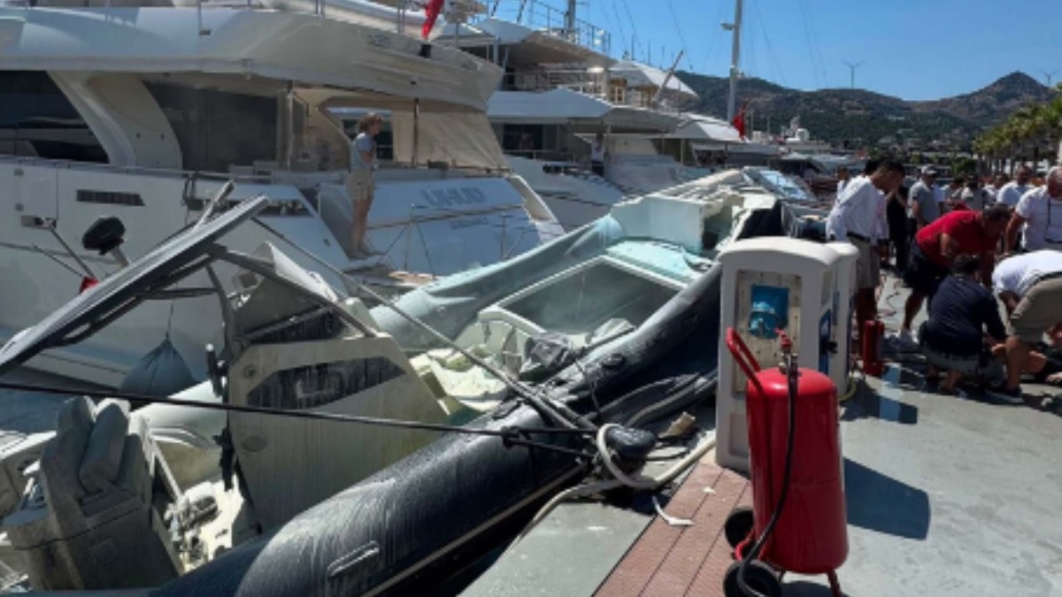 Bodrum'da Marinada Lastik Bot Patladı