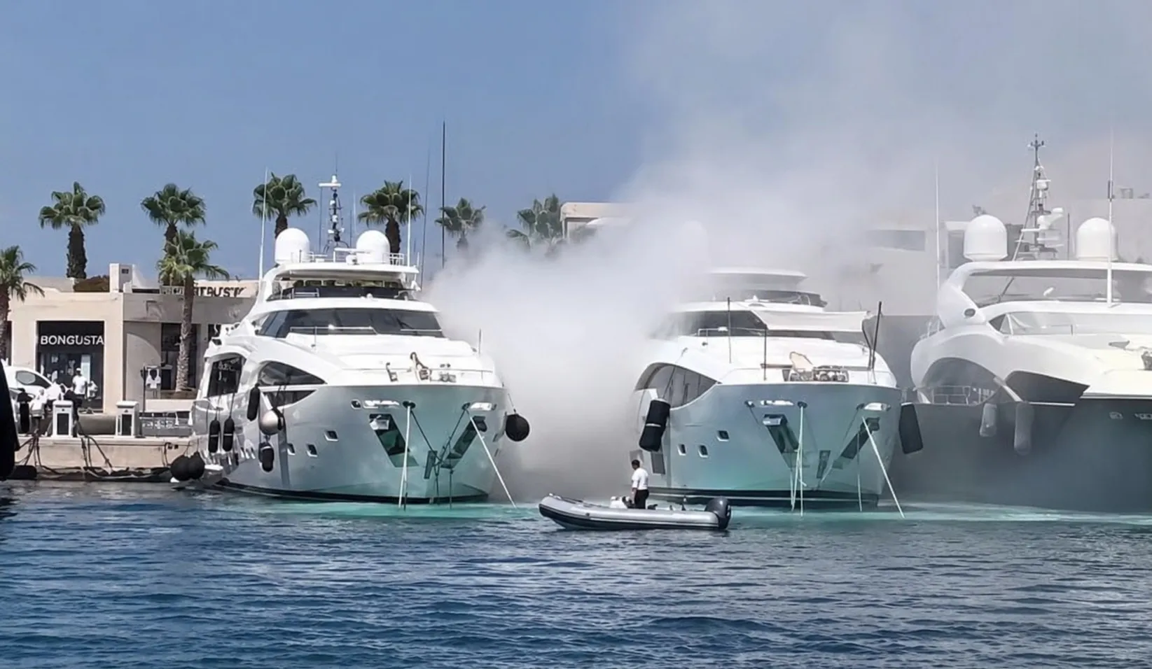 Bodrum'da marinada lastik botta patlama: 1 yaralı