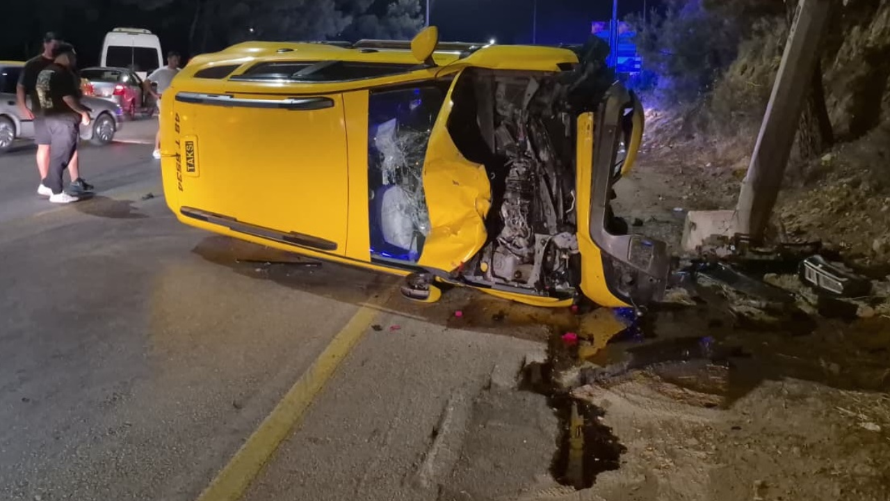 Bodrum'da motosiklet kazası: Taksi çarpınca 100 metre sürüklendiler