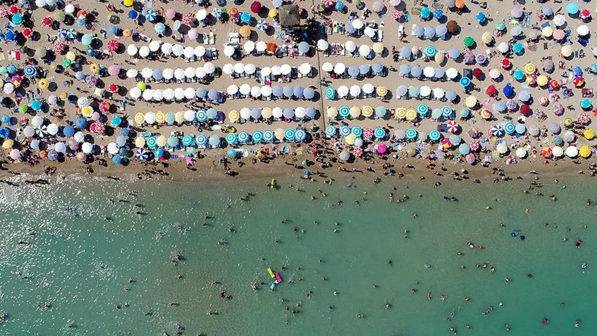 Bodrum'da plaj lüksü dudak uçuklatıyor: Giriş ücretleri 16 bin lirayı buldu