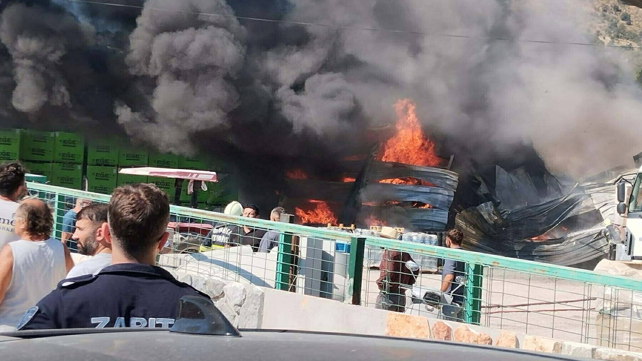 Bodrum'da yapı market deposunda yangın: 1 yaralı