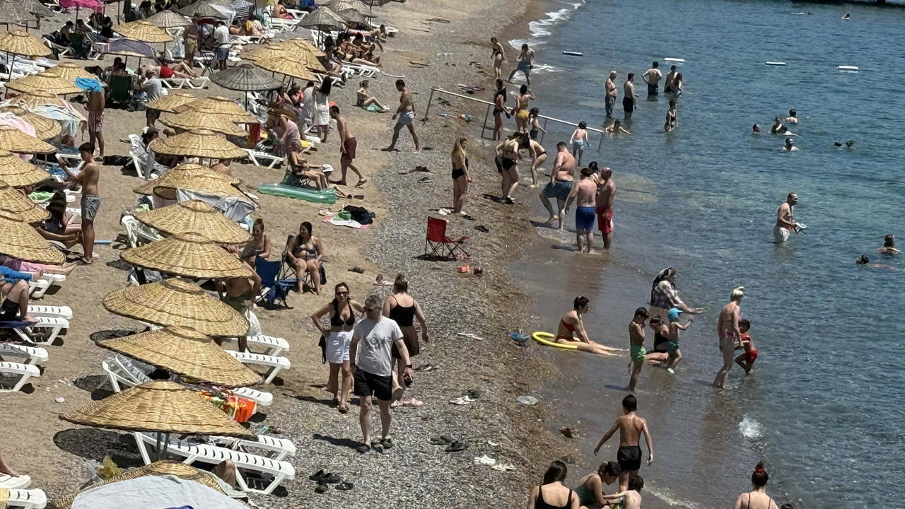 Bodrum'da Bayram Yoğunluğu: Sahiller Doldu Taştı