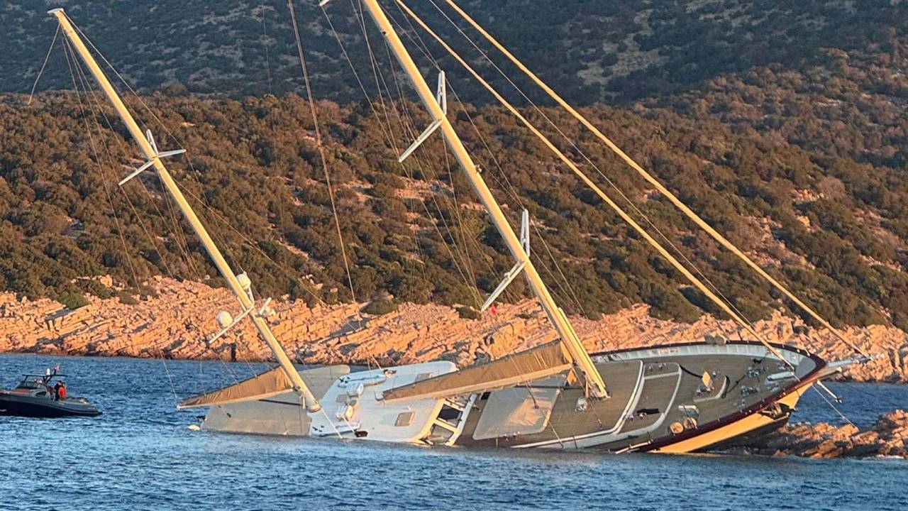 Bodrum'da yelkenli gulet kayalıklara çarptı: 7 kişi kurtarıldı