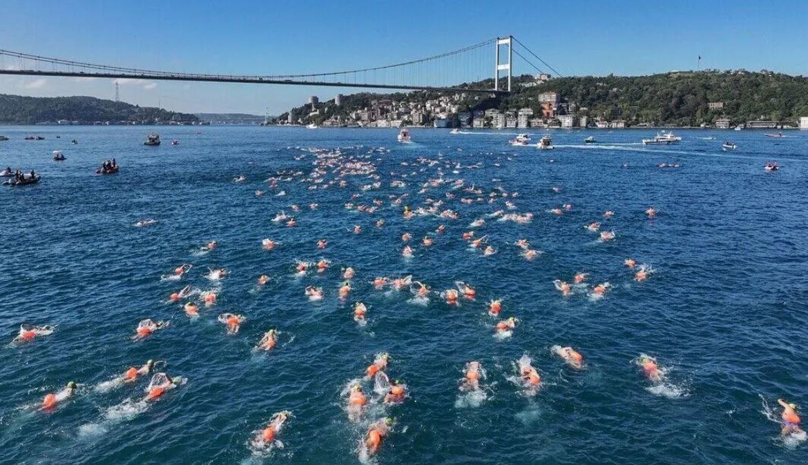 Boğaz'da Turuncu Önlem: Kıtalararası Yüzme Yarışı Güvenlikle Nefes Kesti
