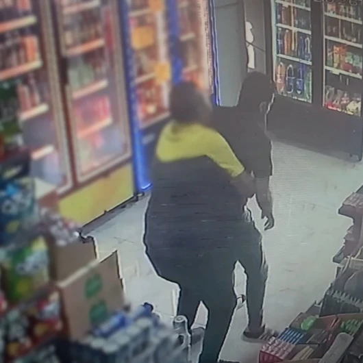 Boğazına Şeker Kaçan Adama Heimlich Manevrası: Hayat Kurtaran Müdahale