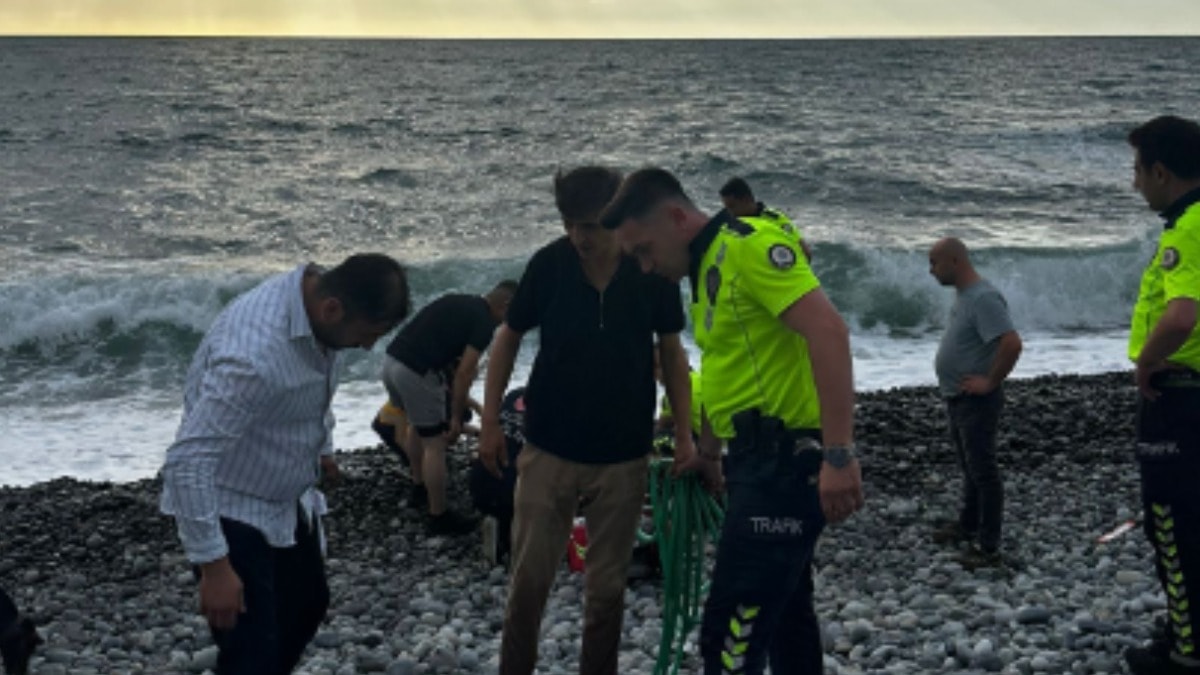 Boğulma Tehlikesi Geçiren Asteğmeni Trafik Polisleri Kurtardı