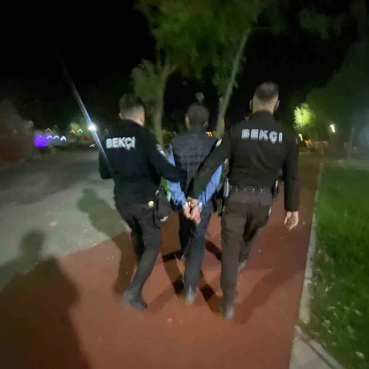 Bolu'da Bekçilerin Durdurduğu Kişi Cezaevi Firarisi Çıktı