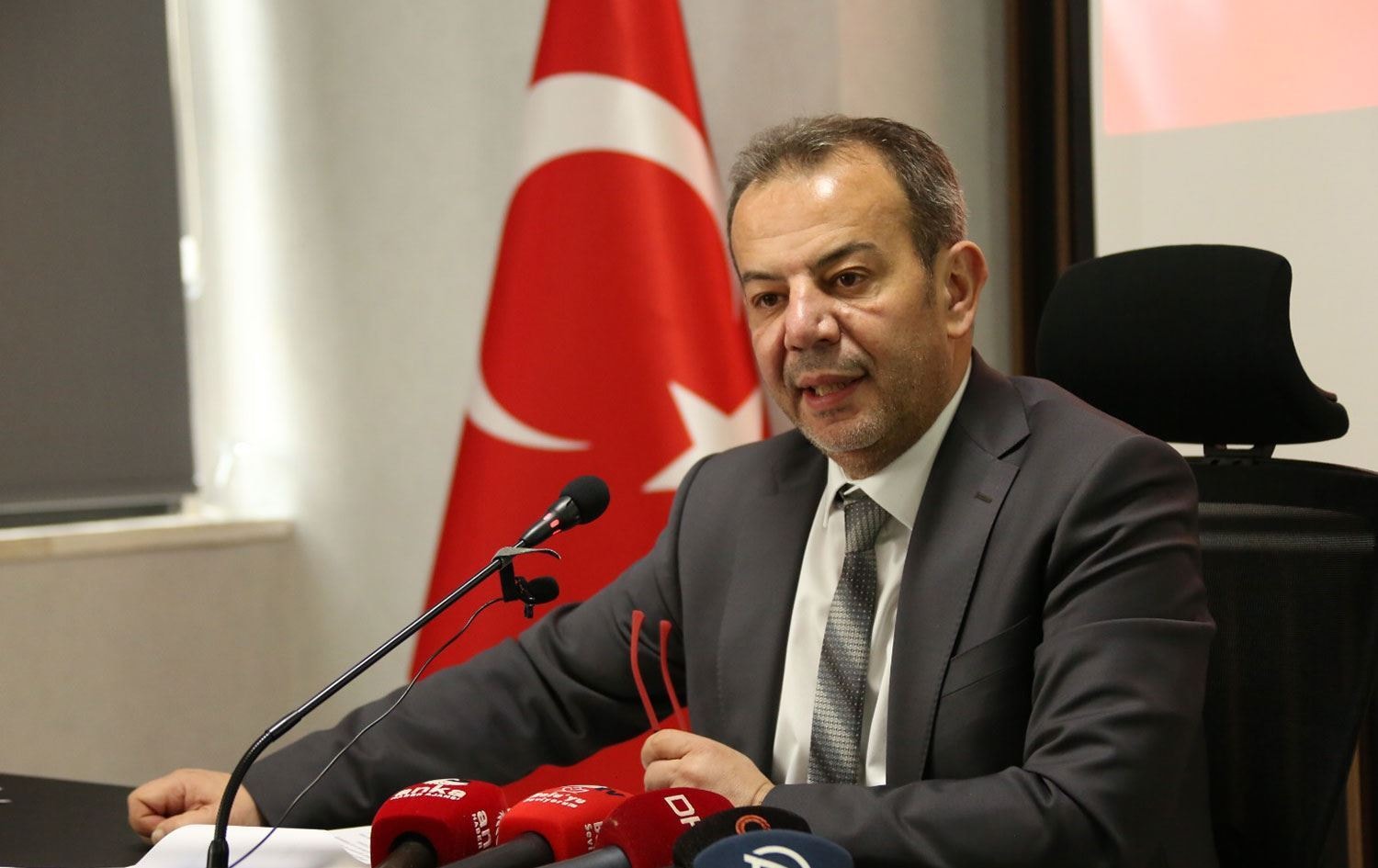 Bolu Belediye Başkanı Tanju Özcan CHP'den istifa etti