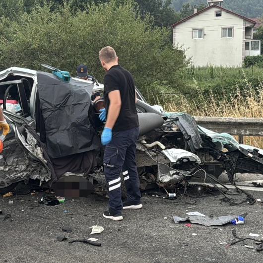 Bolu'da Korkunç Kaza: Kontrolden Çıkan Otomobil Karşı Şeride Geçti, Bir Kişi Öldü
