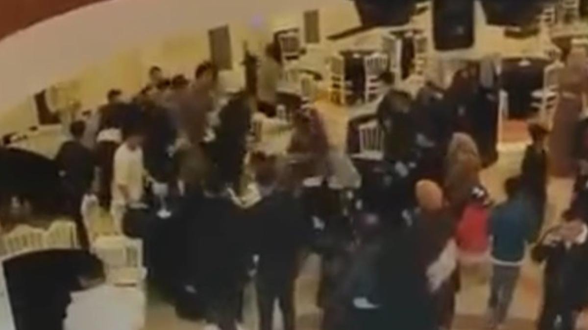 Bolu'da düğün salonunda takı töreni kavgaya dönüştü