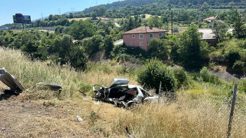 Bolu'da otomobil şarampole devrildi: 1 ölü, 3 yaralı