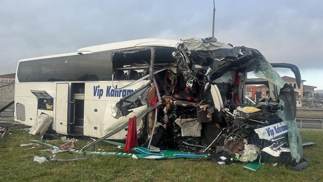 Bolu'da yolcu otobüsü kazası: 5'i ağır 15 yaralı