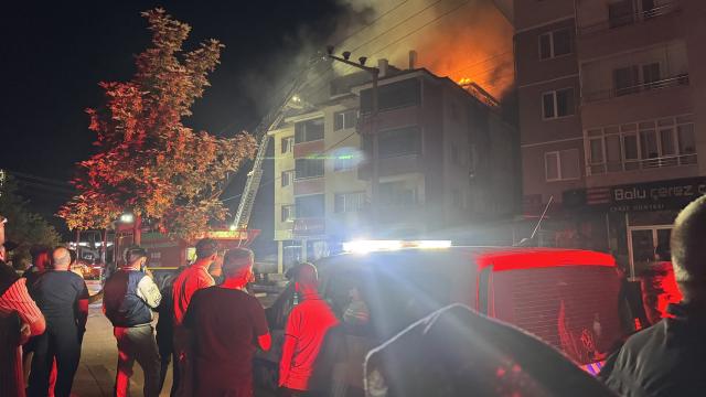 Bolu'da çatı yangını itfaiye ekiplerince söndürüldü