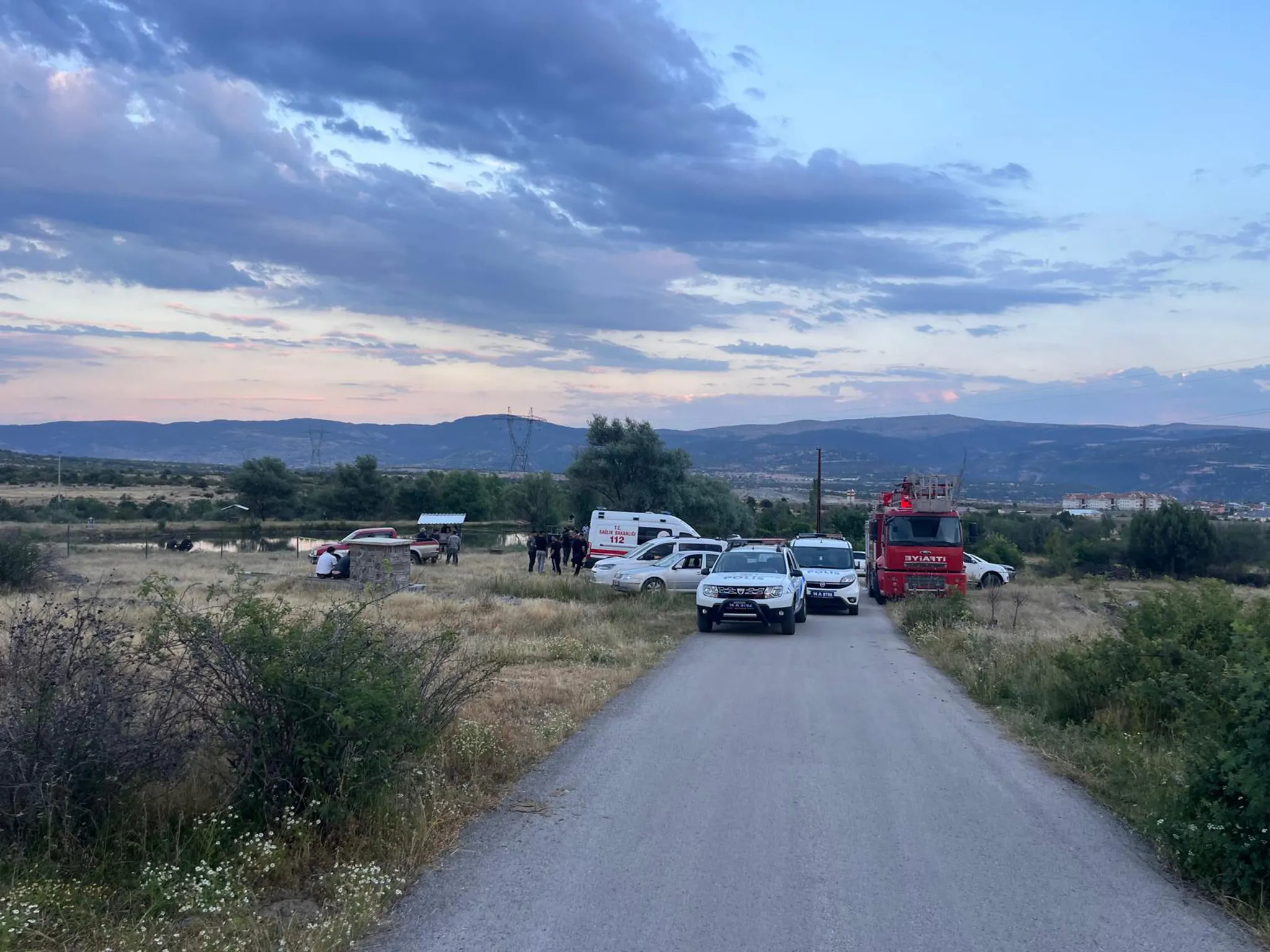 Bolu'da serinlemek için girdiği gölette kaybolan orman işçisini arama çalışmaları sürüyor