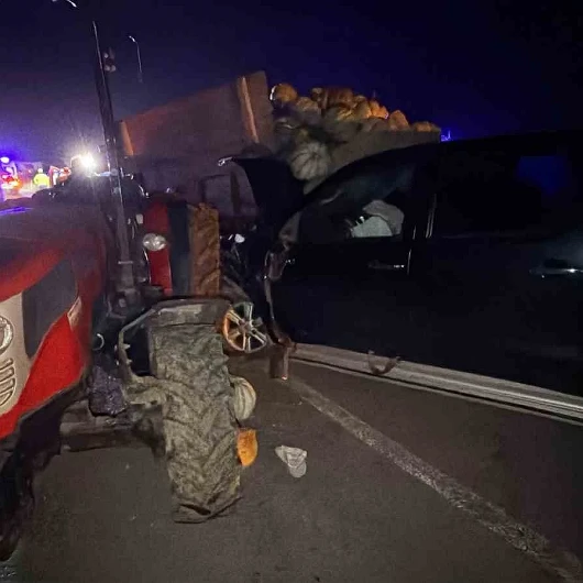 Bolu'da Traktör ile Pikapla Çarpıştı: 4 Yaralı
