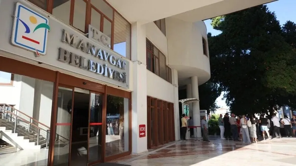 Borcunu Ödeyemeyen CHP'li Manavgat Belediyesi'ne Haciz: 3 Makam Aracı Mühürlendi