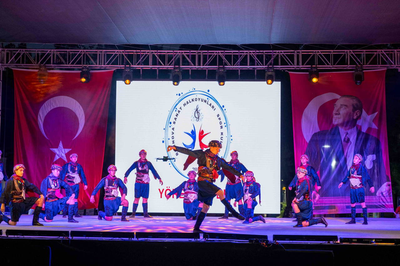 Bornova’da 5. Halk Dansları Festivali Görkemli Gala ile Kapandı