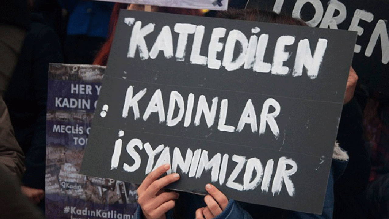 Boşanmak İstediği Eşini 10 Yaşındaki Oğlunun Gözü Önünde Bıçaklayarak Öldürdü