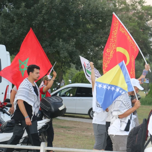 Bosna'dan Gelen 'Filistin Konvoyu' Adana'da Buluştu
