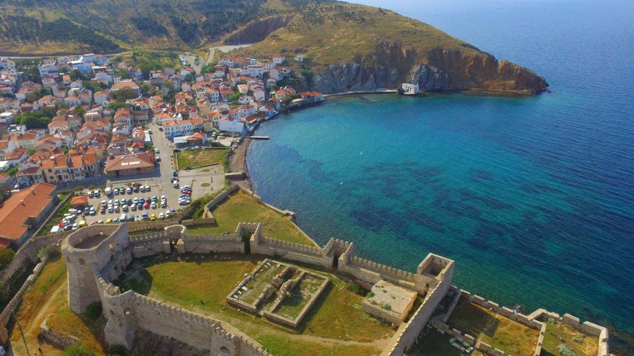 Turizm cenneti Bozcaada bayram tatilinde doldu taştı