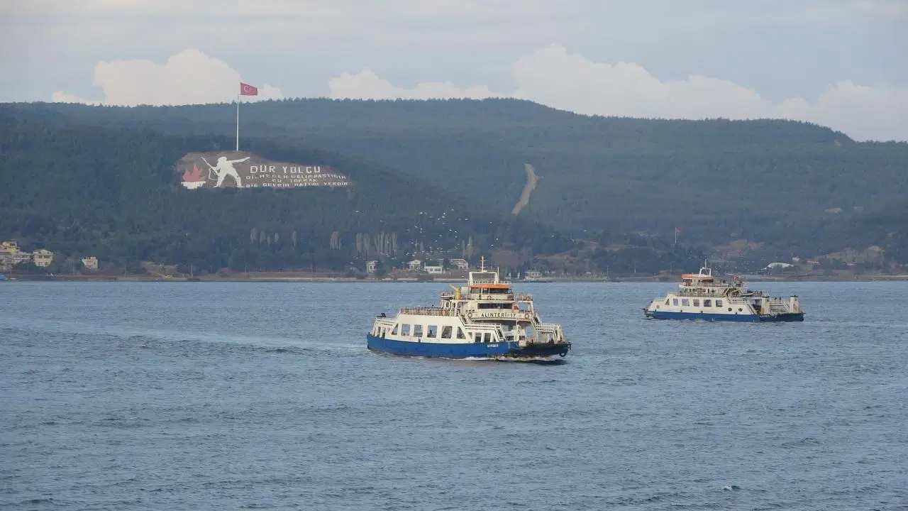 Bozcaada Feribot Seferleri İptal: Olumsuz Hava Koşulları