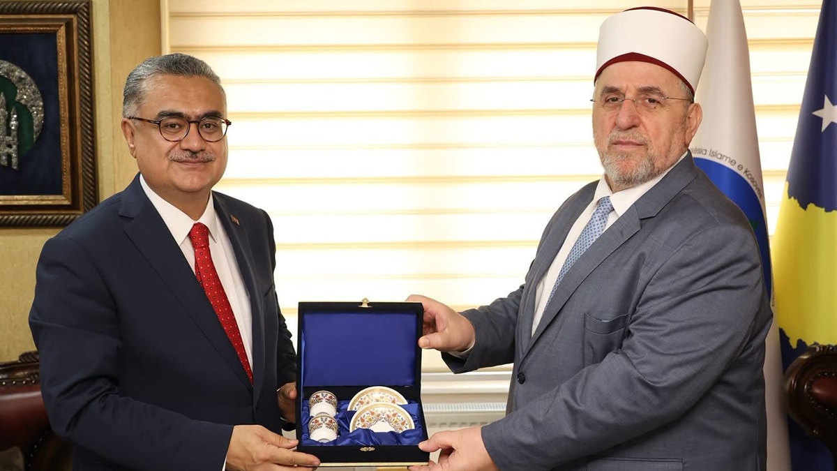 Bozulmuş ballı koltuklara 7 bin Euro: Eski başkanın ekibine lüks maaşlar