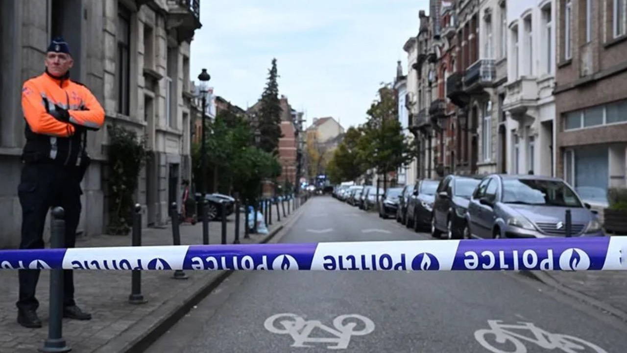 Brüksel'de Polis Merkezine Silahlı Saldırı: İki Şüpheli Aranıyor