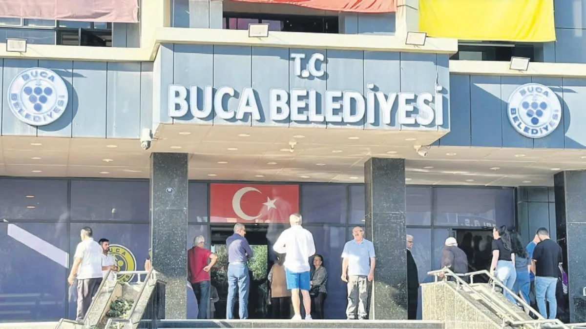 Buca Belediyesi'nde 'sabun' kod adlı rüşvet çarkı deşifre: CHP'li başkanlar gözaltında