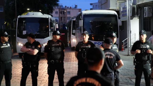 Buca Belediyesi'nde skandal: Memurun 13 yarış atı çıktı