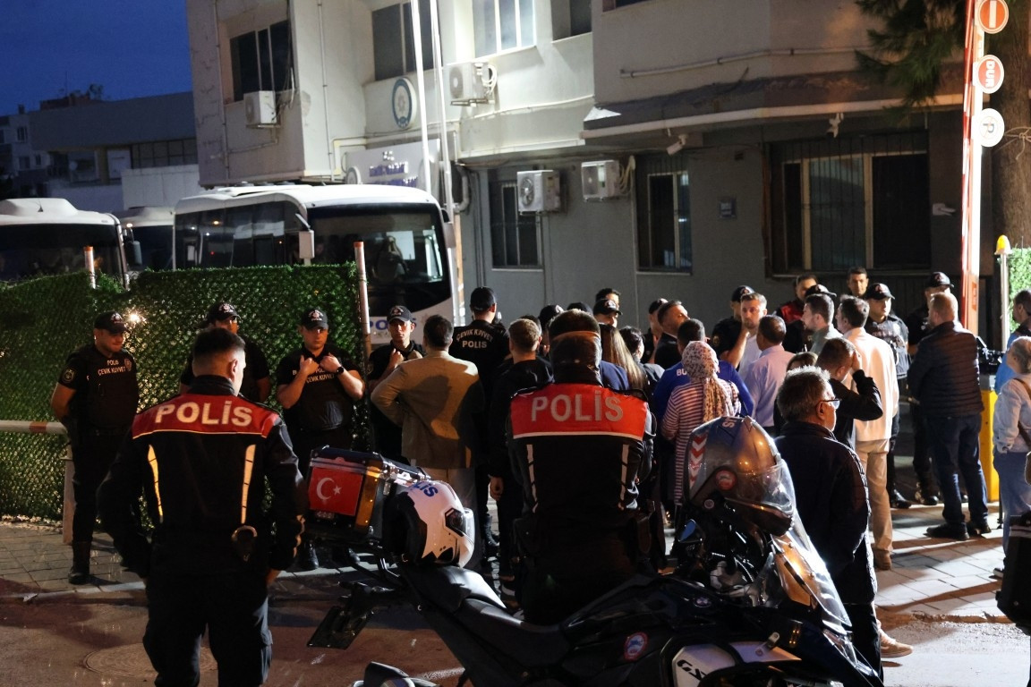 Buca Belediyesi’ne yolsuzluk operasyonu: 54 şüpheli adliyede