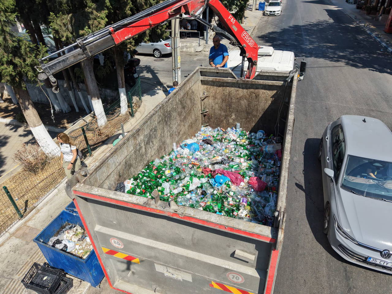 Buca’da 158 Ton Cam Atık Geri Dönüşüme Kazandırıldı