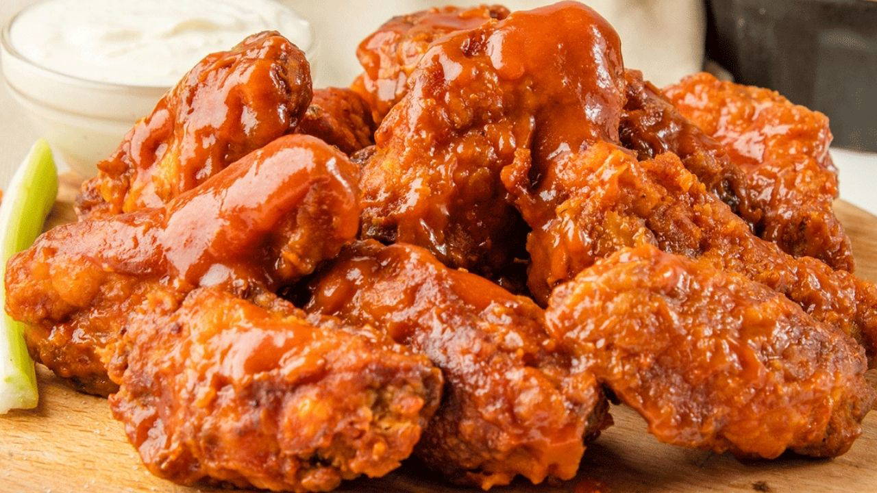 Buffalo Wings Tarifi: Evde Çıtır ve Acılı Tavuk Kanat Nasıl Yapılır