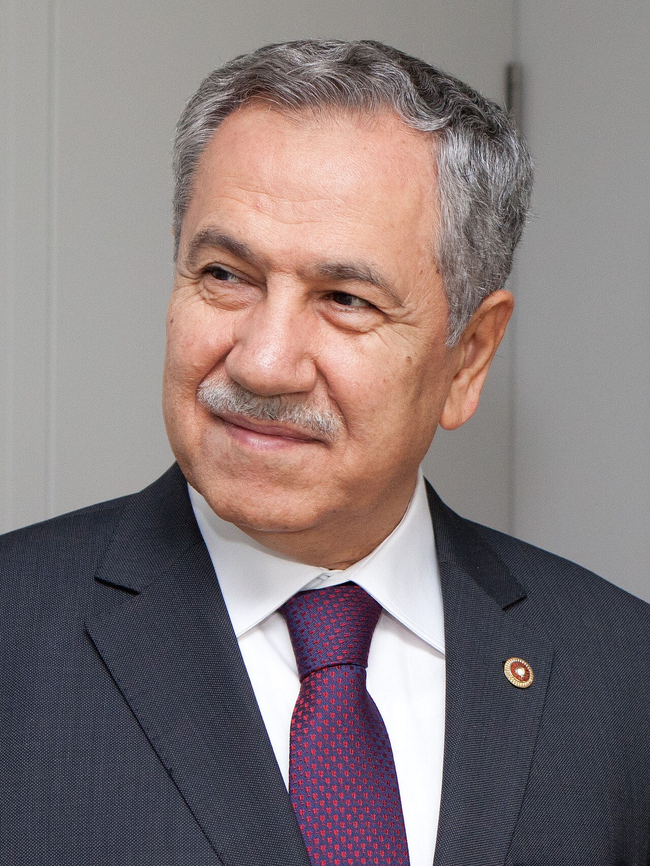 Bülent Arınç'a AK Parti ve Beştepe'den Sert Tepki: 'Birkaç Şuursuzdan Başka