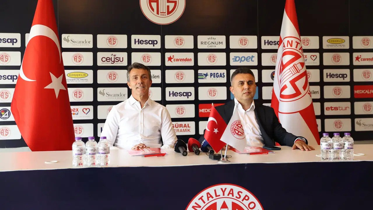 Bülent Korkmaz Antalyaspor'la anlaştı