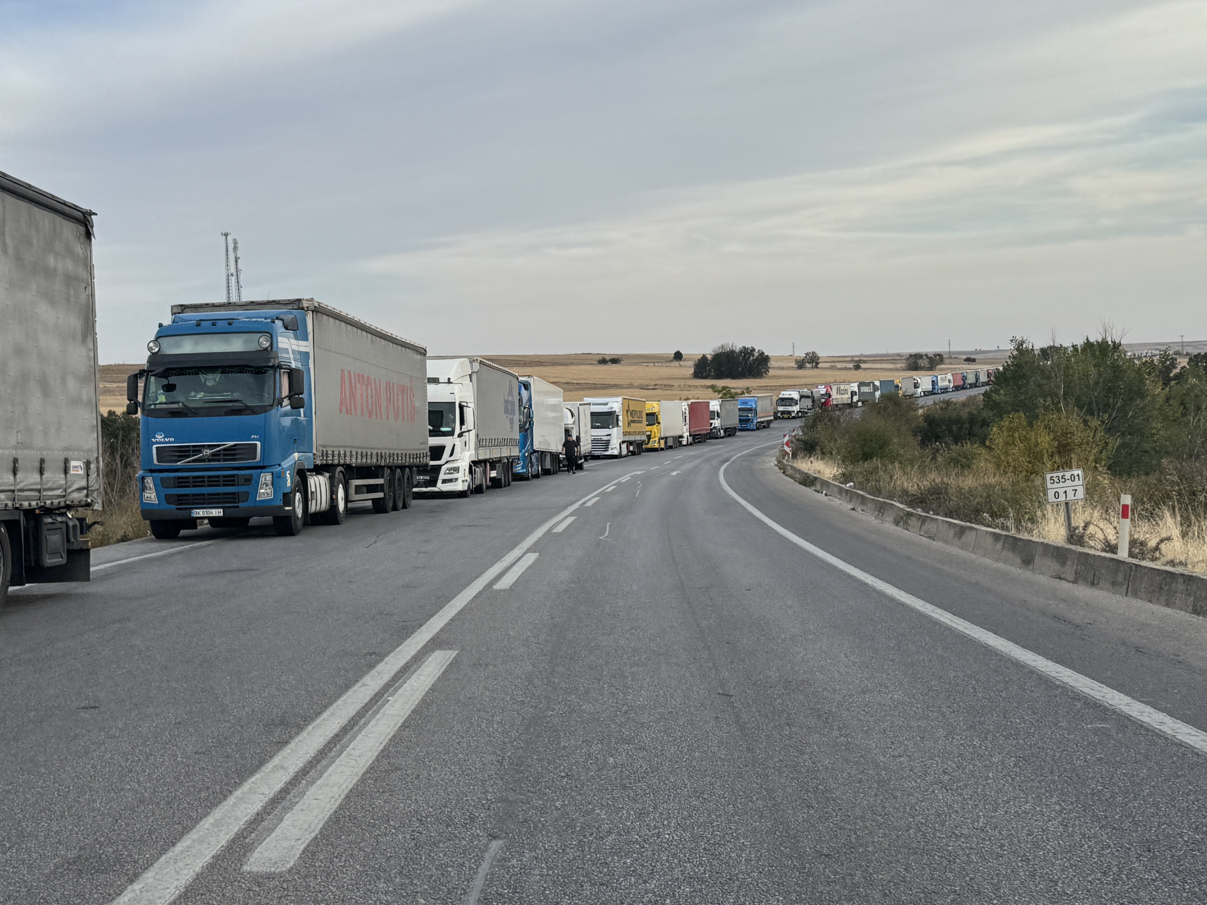 Bulgaristan'daki Çalışma Edirne'yi Vurdu: Tır Kuyruğu 30 Kilometreye Ulaştı