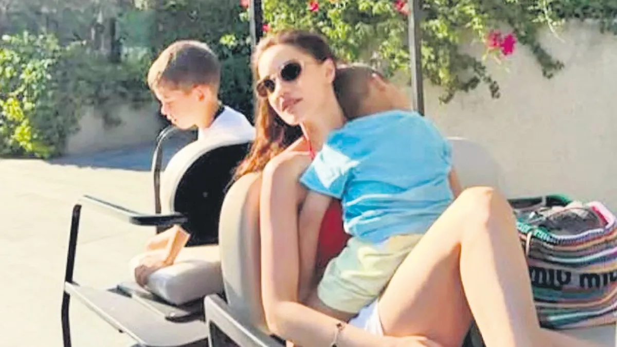 Burak Özçivit ve Fahriye Evcen Bodrum'da Enerji Depoluyor