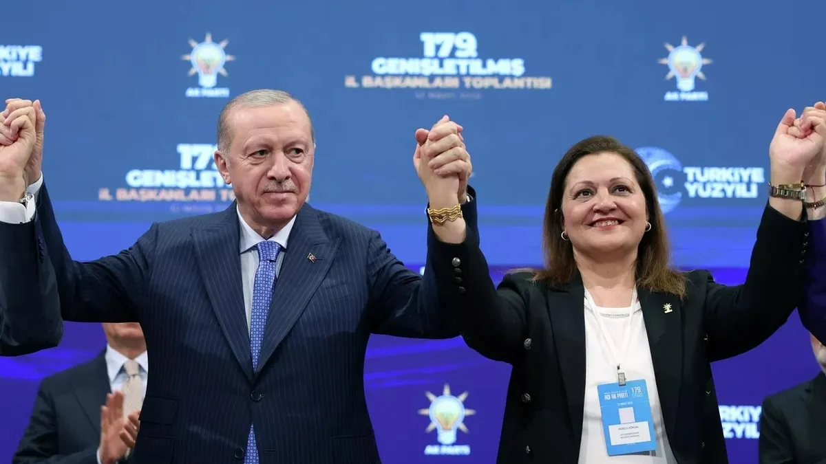 Burcu Köksal AK Parti'ye katıldı: CHP'de koltuk kavgası var
