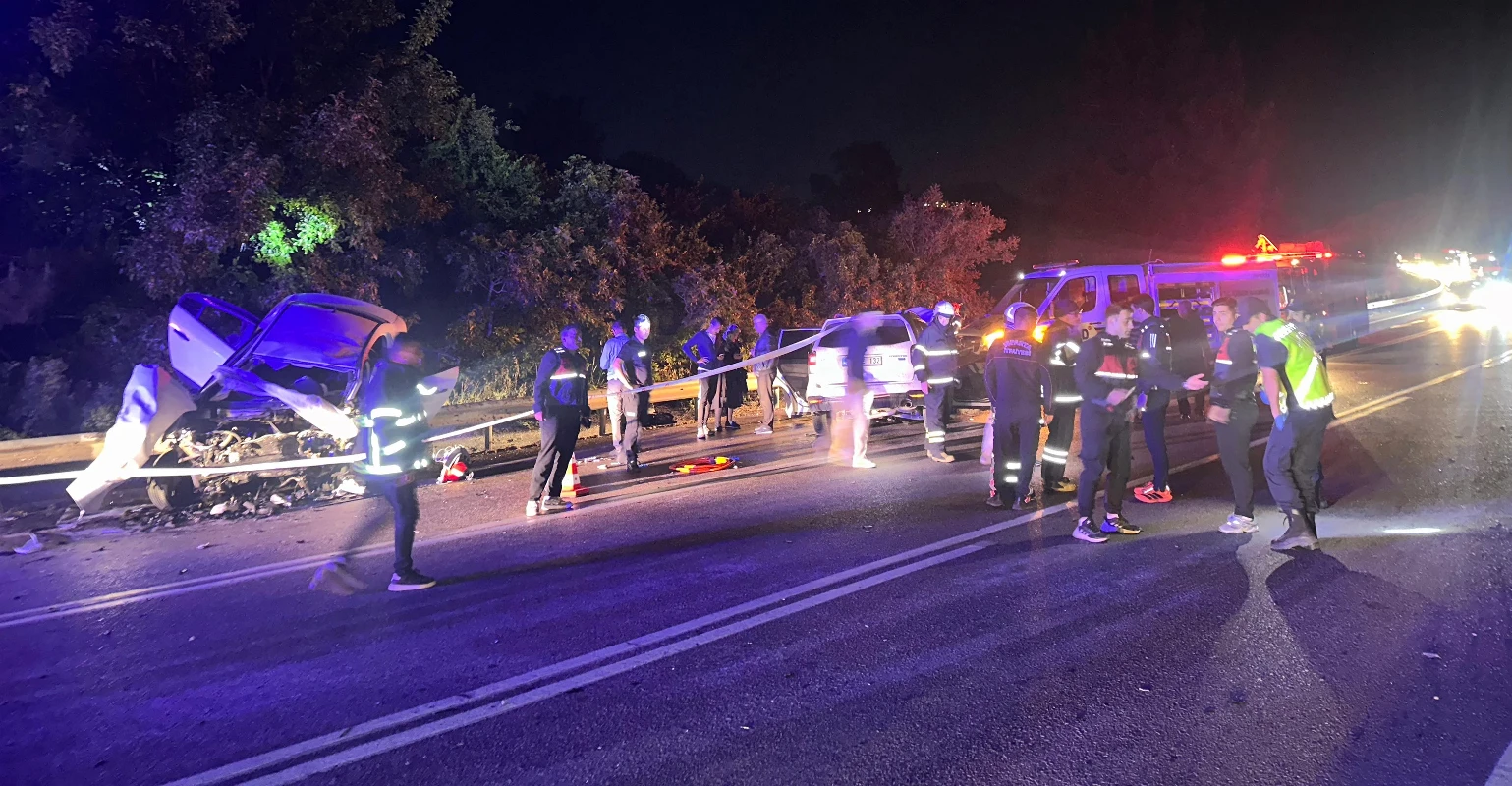 Burdur'da 4 araç birbirine girdi: 4 ölü