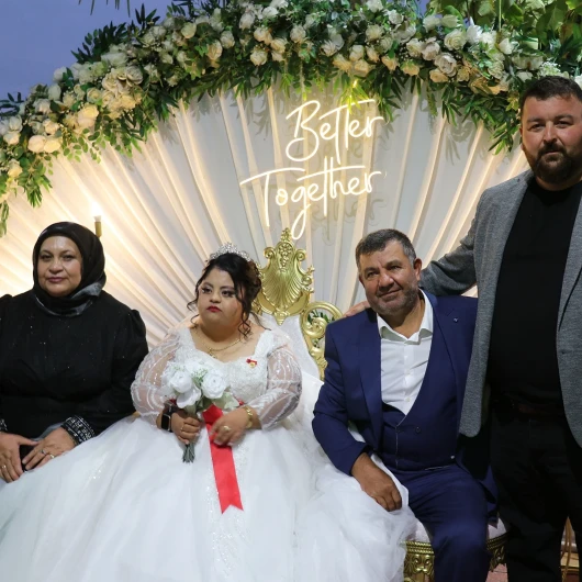 Burdur'da Down Sendromlu Elif'in Gelinlik Hayali Gerçek Oldu