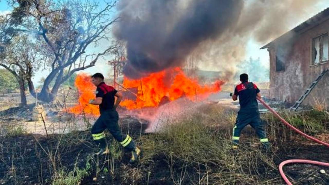 Burdur'da hobi bahçesindeki yangın: Ev ve 15 dönüm otluk kül oldu