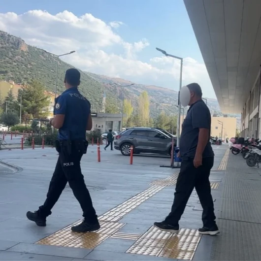 Burdur'da Park Kavgası Kanlı Bitti: Baba Oğul Bıçaklandı