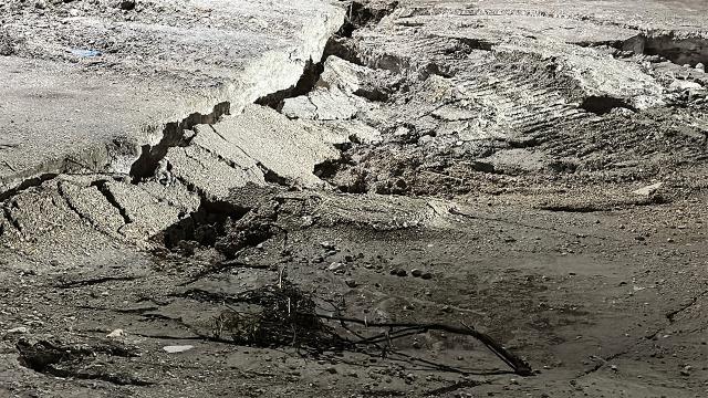 Burdur'da sağanak sonrası köprü yolu çöktü: Ulaşım durdu