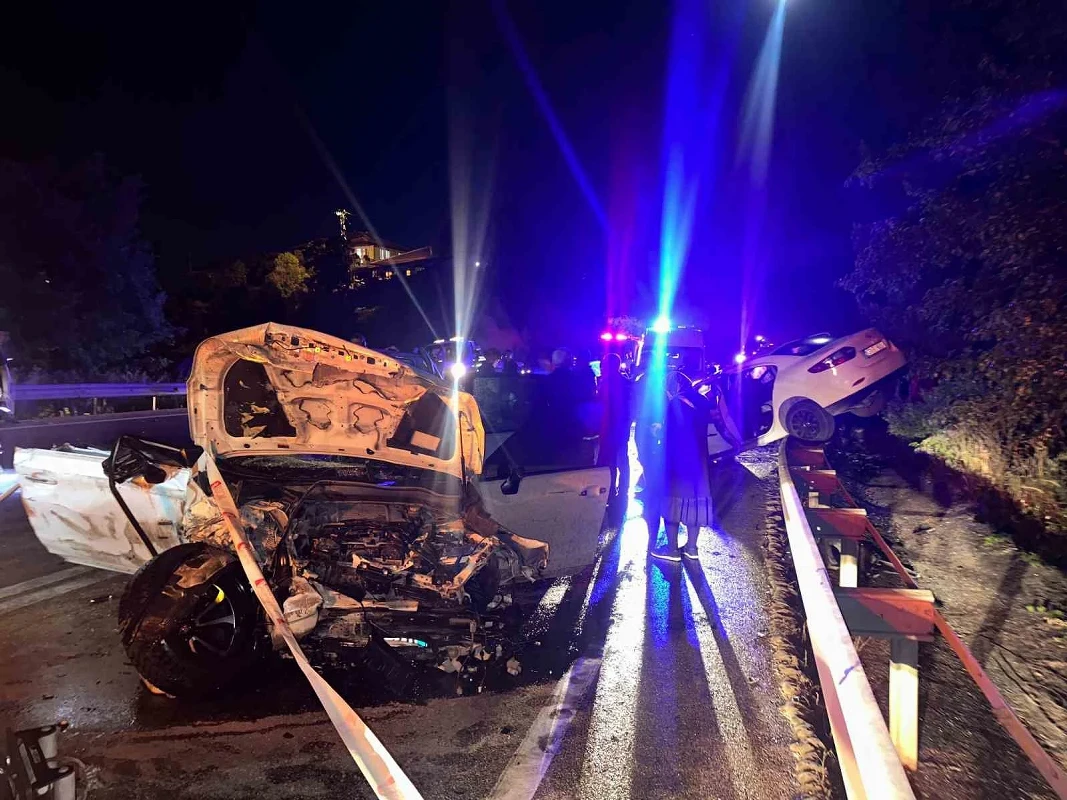 Burdur'da zincirleme kaza: 4 ölü, 11 yaralı