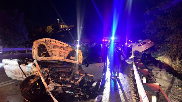 Burdur'da 4 Araçlı Zincirleme Kaza: 4 Ölü, 11 Yaralı