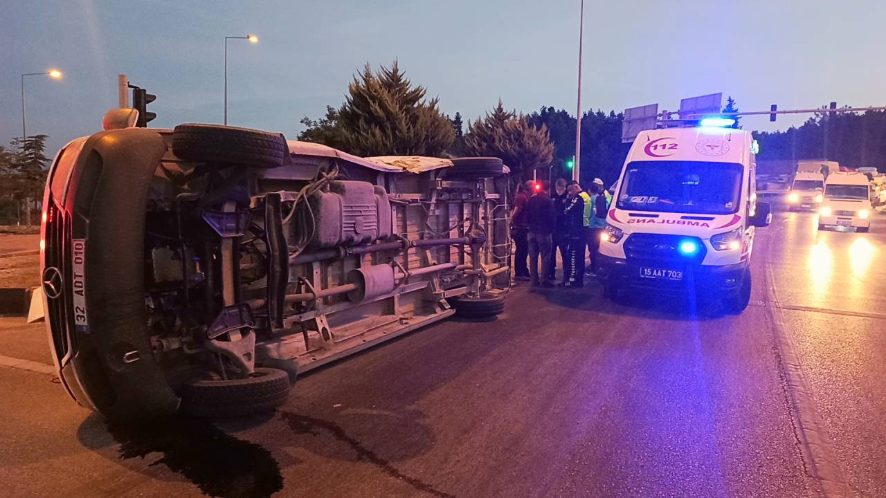 Burdur'da Minibüs Çarpışması: 10 Tarım İşçisi Yaralandı