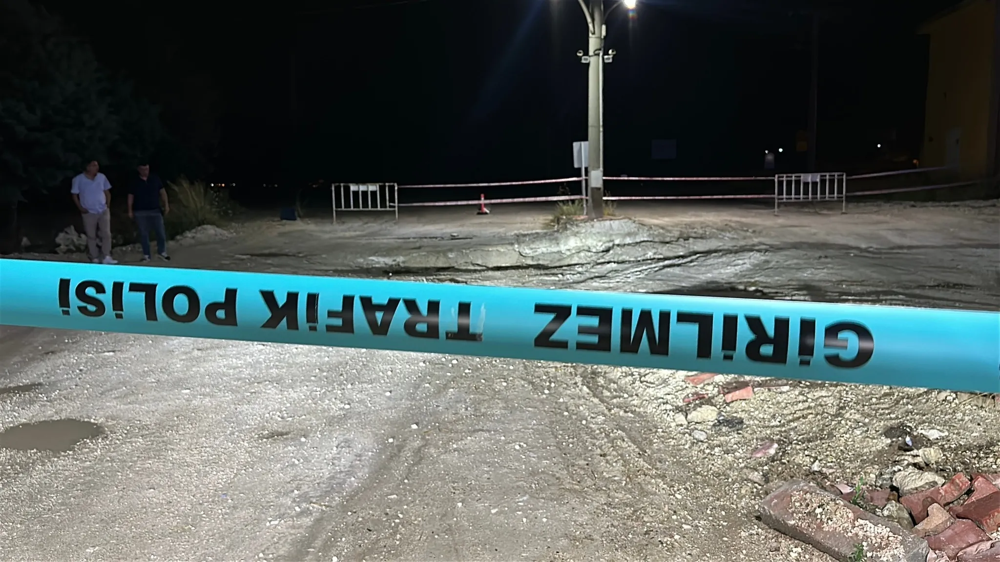 Burdur'da şiddetli sağanak köprüyü çökertti, trafik durduruldu