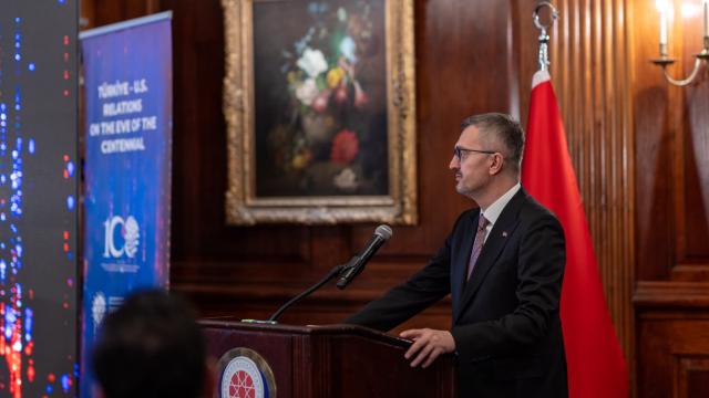 Burhanettin Duran: Uluslararası Sistem Yeni Bir Dönüşümden Geçiyor