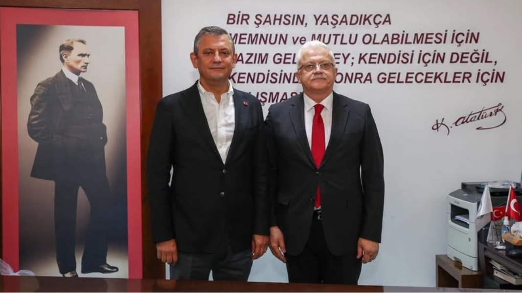 Burhaniye Belediye Başkanı Deveciler Yeni Parti'de