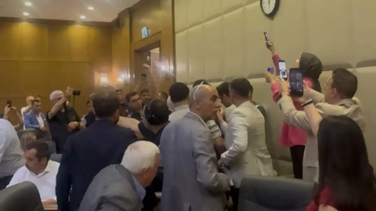 Bursa’da AKP’li belediye işçinin hakkını vermedi: Sendikacılar zorla dışarı atıldı