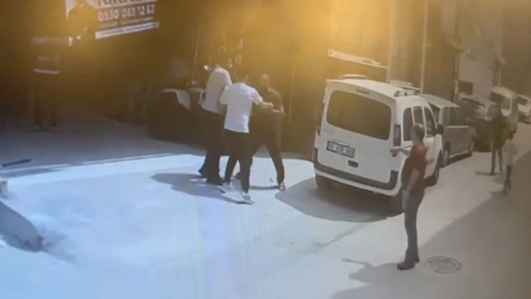 Bursa'da Akraba Dükkan Kavgası: Bıçaklı Yaralama ve 4 Gözaltı